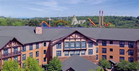 6 flags new england hotels